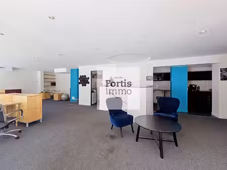 local commercial paris 161.15 m2