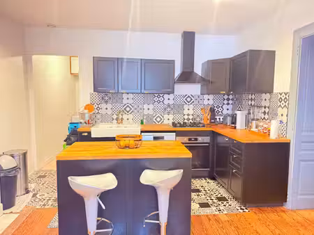 appartement de standing de 121 m2  3 ch  cave et jardin