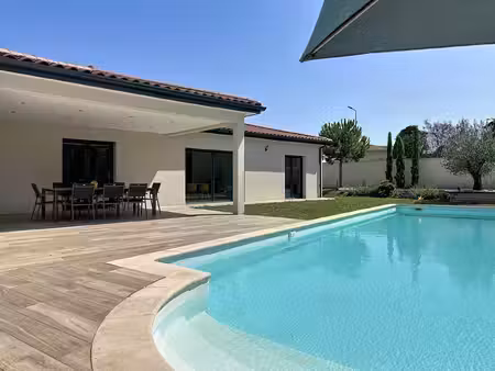 maison contemporaine de plain-pied – construction 2023 – piscine 10 x 5 m – dpe a/a