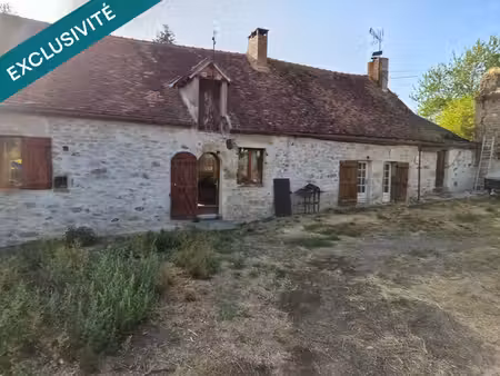 longère avec terrain libre de plus de 3 ha