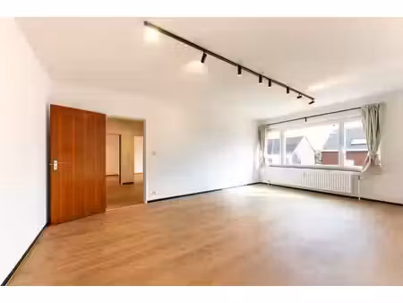 bel appartement 2 chambres entièrement rénové à jambes