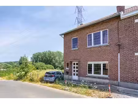 maison à rénover avec un énorme potentiel!