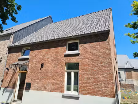 calme  espace et confort moderne dans une maison récente.