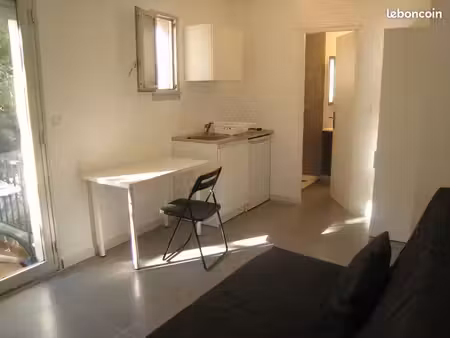 studio dans villa de septembre à juin