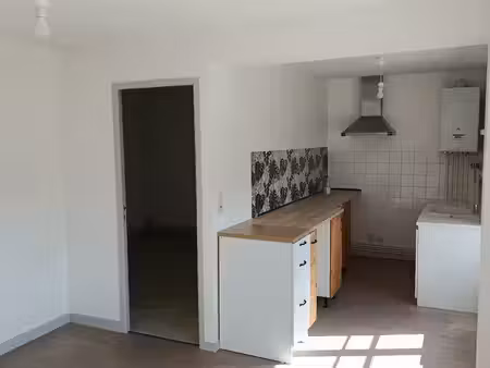appartement t3 1er étage  50 m2  550
