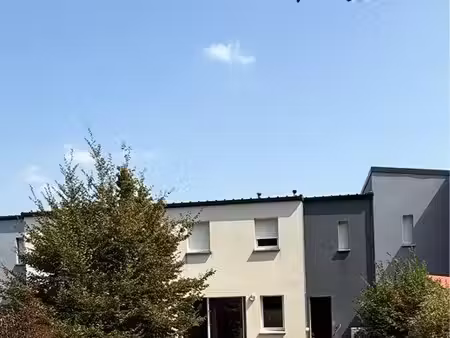 a louer maison récente 92m2 - 3 chambres garage et jardin 300m2