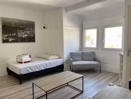 location meublée appartement 1 pièce 35 m² à amiens (80000)  689 €