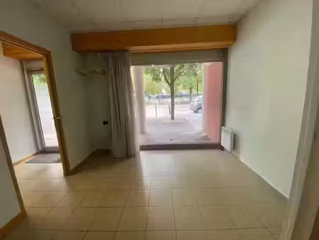 location commerce 3 pièces 60 m² à annemasse (74100)