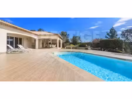 villa avec piscine et jardin ollières (83)