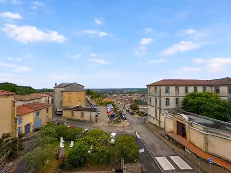 appartement 3 pièces 73m2 entierement renové avec terrasse  quartier historique de la vill