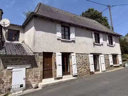 entre pompadour et objat  au coeur du village de lascaux