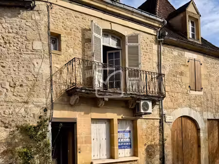 au cœur du magnifique village de saint-cyprien  un ensemble immobilier exclusif