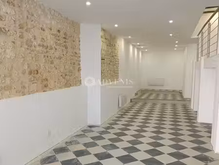 location commerce bourges 18000 90m²