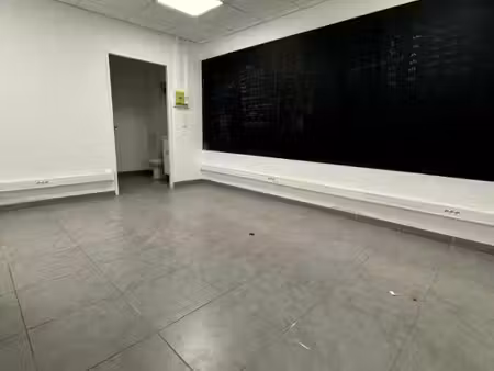 location commerce saint esteve 66240 53m²