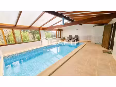 maison garage avec grand terrain et piscine