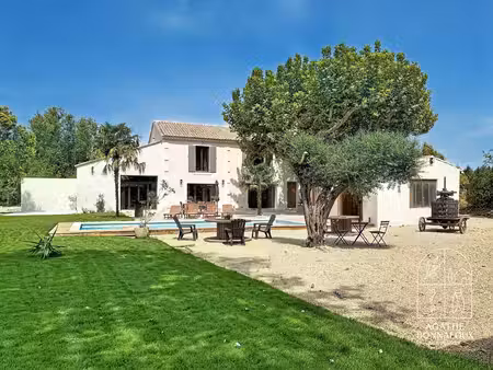 mas provençal d’exception entièrement rénové 1 ha de terrain  piscine & dépendance