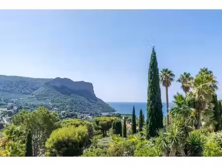 villa d’exception de 262 m2 avec vue mer à cassis sur un terrain méditerranéen de 1 612...