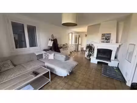 location maison 3 pièces 89m² st gilles 30800