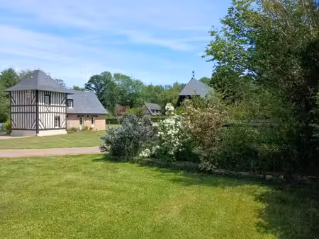 maison de charme de 100 m2  5 pièces 3 chambres avec une piscine et annexe sur un terrain 