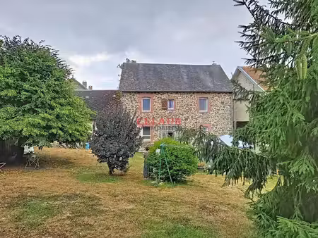 ensemble en pierres avec 2454m² de terrain