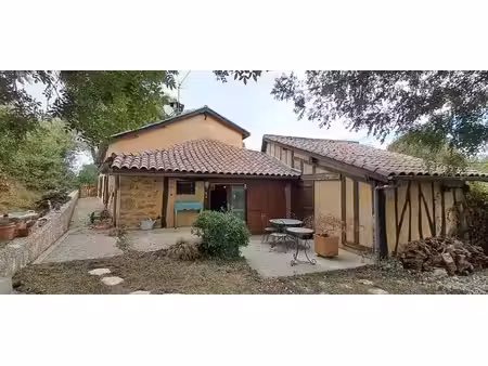 à vendre proche aignan 32  propriété de charme sur 3646 m² de terrain avec piscine et gîte