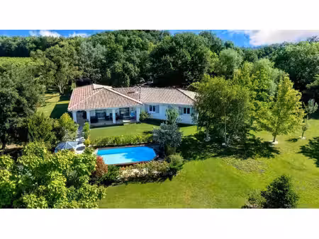 villa plain-pieds double garage avec piscine au sel et terrain clos