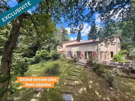 grande villa avec terrain clos   dépendance et piscine