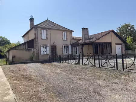 maison de caractere 250 m2 habitables  garage en pierre 65 m2  hangar agricole 260 m2 ...