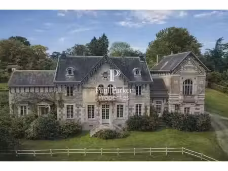 prestigieux château en vente guipry  bretagne