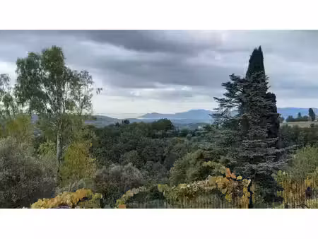 appartement en duplex dans le village de chateauneuf-grasse