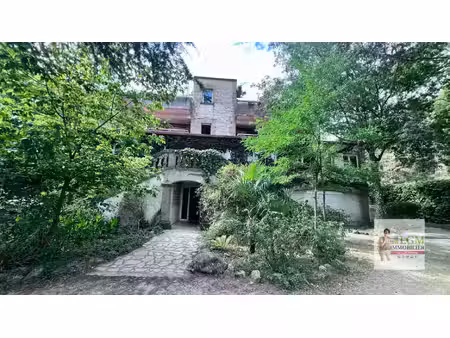 appartement t3 rénové avec terrasse  piscine et parking – corbes