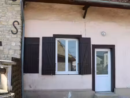 appartement de plein-pied  au bourg de commenailles