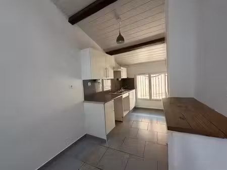 immeuble avec 2 appartements  garage et caves - le val
