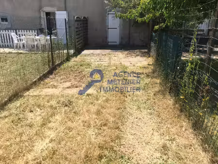 avec terrasse et parking : maison f3 à saint-germain-des-fos