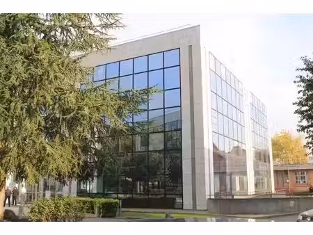 location bureaux 143 m² à 324 m²