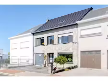 maison de 3 chambres (pos. d’en créer 5) idéalement situé