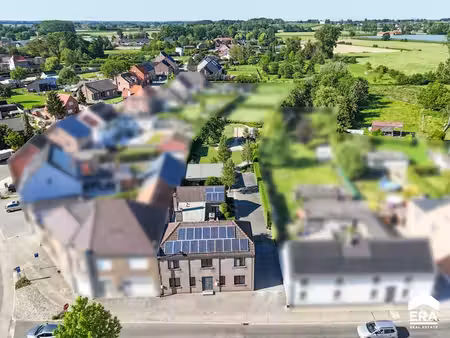 maison semi-ouverte avec annexe et jardin