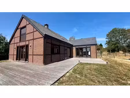 magnifique maison 4 façades avec double garage à laloux