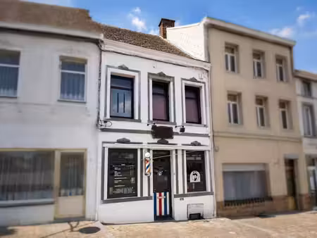 immeuble commercial avec habitation – grand place à walcourt