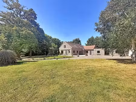 magnifique bungalow avec piscine et entrepôt à cras avernas