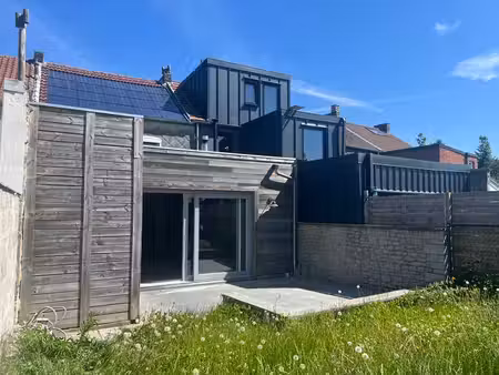 maison 3 chambres avec jardin et panneaux photovoltaïques