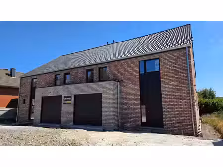 maison neuve  100 % achevée  situation hyper pratique !
