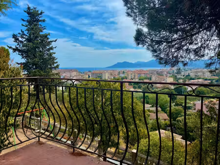 villa de luxe à vendre dans le quartier pierre longue