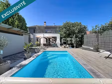 superbe maison avec piscine  terrasse  balcon et jardin sans vis-à-vis