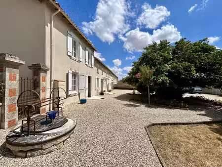 maison de caractère 7 chambres 338m2  piscine et garages 70m