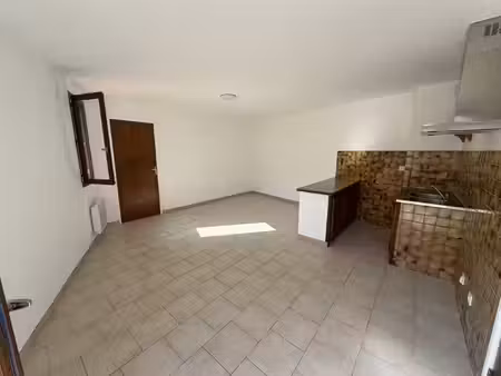 à louer à l'année t2 non meublé centre-ville d'argelès-s