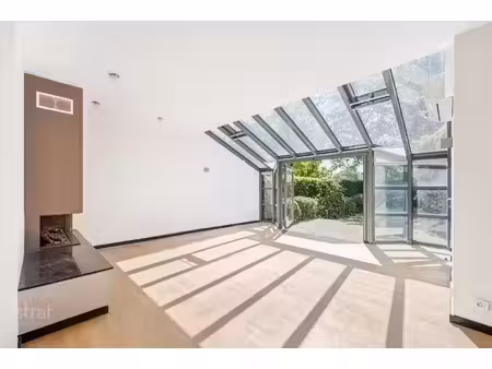 ruim (en ook groot) huis op linkeroever met praktijkruimt...