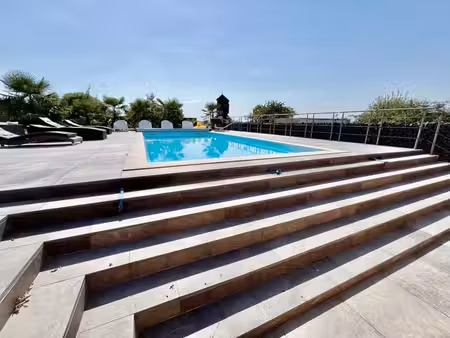 magnifique villa climatisée avec piscine et terrain à bâtir