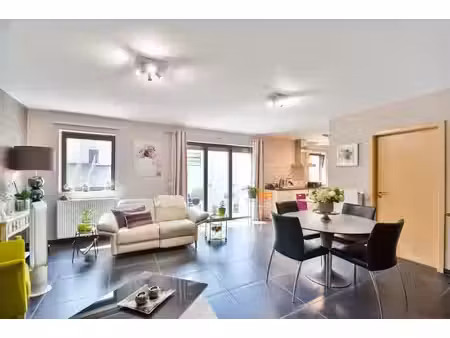 bel appartement 2 chambres avec balcon et garage