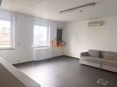 laeken-bureaux sur 2 niveaux+entrepôt/commerce rdc